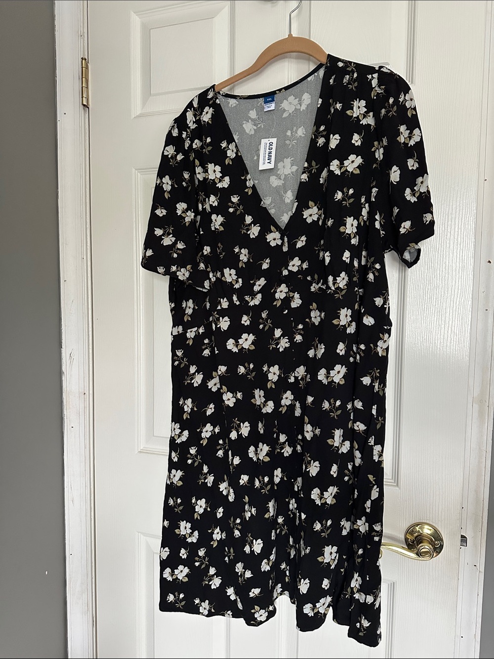 Old Navy Black Floral V-Neck Midi Dress